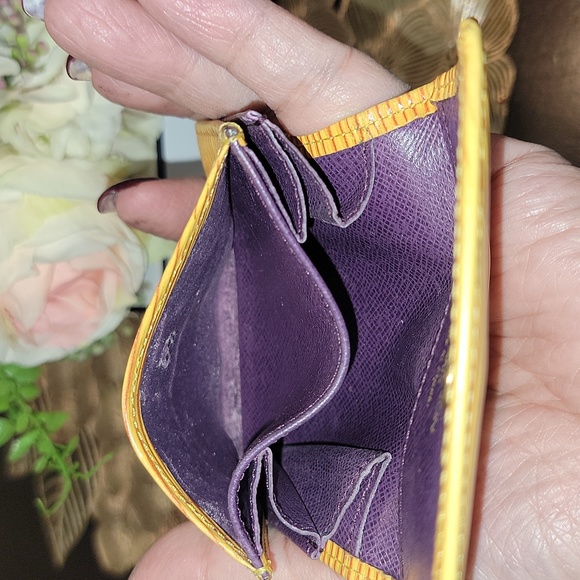 Authentic Louis Vuitton Epi card wallet - Picture 10 of 10